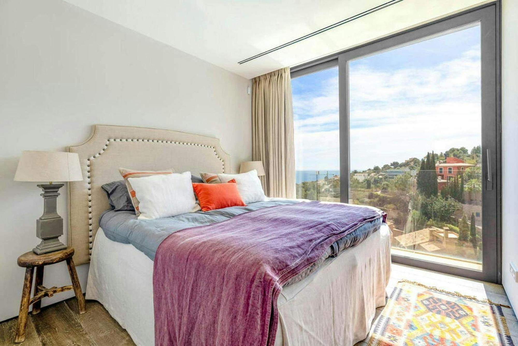 Luxury Pal With 5 Bedrooms Villa